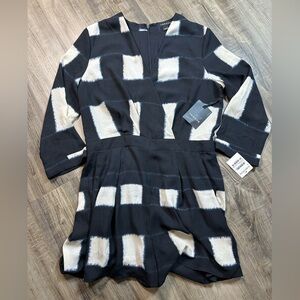 TROUVÉ Abstract Square Print Long Sleeve Romper – Size 8 (NWT)